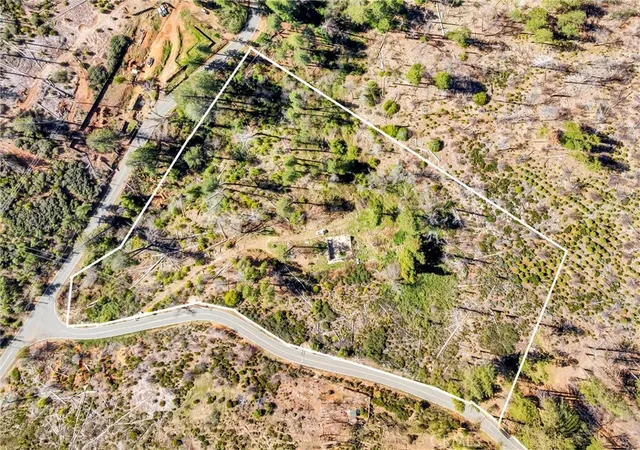 3rd image of 12061 Gifford Springs Rd, Cobb, CA 95426 | MLS# LC26053167