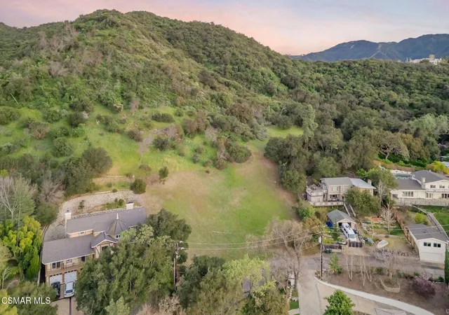 2nd image of 44 Upper Lake Rd, Lake Sherwood, CA 91361 | MLS# 226001120