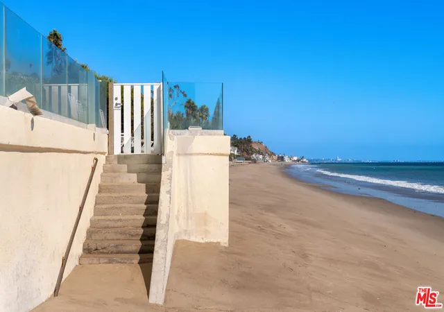 Homes for sale in Malibu, CA | 22548 Pacific Coast Highway, Malibu, CA 90265 | Houzeo