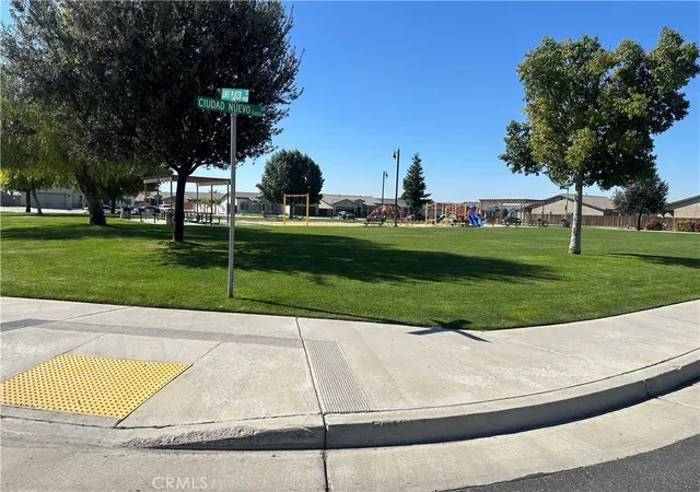 23rd image of 1611 Brea St, Bakersfield, CA 93307 | MLS# DW26052008