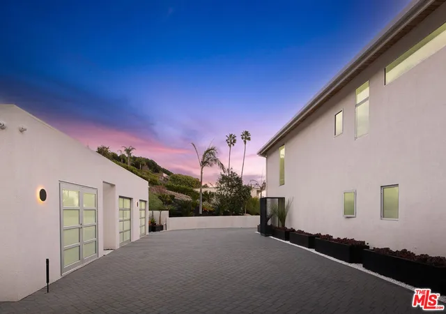 Photo 3 of Single family home for sale at 31201 Bailard Rd, Malibu, CA 90265 | MLS# 26662531 | Listing updated on 2026-09-12