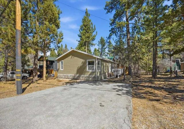 3rd image of 761 Los Angeles Ave, Sugarloaf, CA 92386 | MLS# 219144635PS