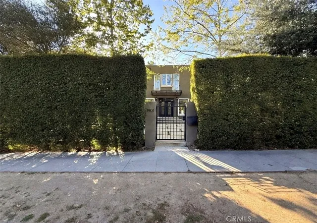 2nd image of 1901 N Catalina, Los Angeles, CA 90027 | MLS# SR26054018
