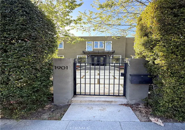 3rd image of 1901 N Catalina, Los Angeles, CA 90027 | MLS# SR26054018