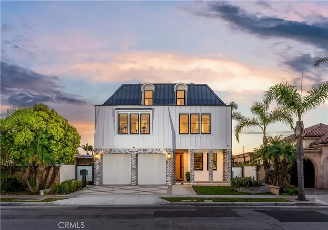 Photo 2 of Mansion for sale at 17007 Edgewater Ln, Huntington Beach, CA 92649 | MLS# OC26052274 | Listing updated on 2026-09-21