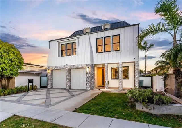 Photo 3 of Mansion for sale at 17007 Edgewater Ln, Huntington Beach, CA 92649 | MLS# OC26052274 | Listing updated on 2026-09-21