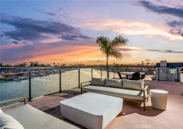 Photo 4 of Single family home for sale at 17007 Edgewater Ln, Huntington Beach, CA 92649 | MLS# OC26052274 | Listing updated on 2026-09-21