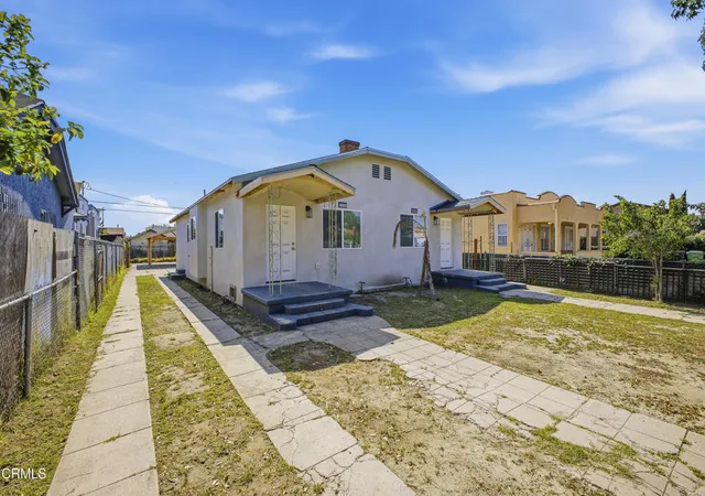 18th image of 1042 W 62nd St, Los Angeles, CA 90044 | MLS# P1-26222