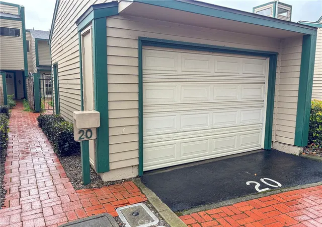 Listing Photo 2 - Condo for sale in building located at 1445 Prefumo Cyn, San Luis Obispo, CA 93405 - Unit #20