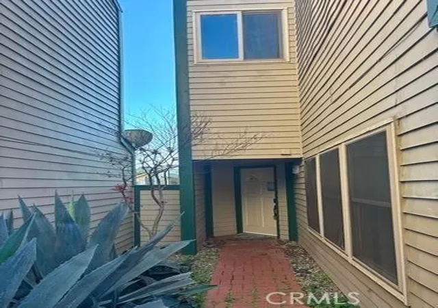 Listing Photo 3 - Condo for sale in building located at 1445 Prefumo Cyn, San Luis Obispo, CA 93405 - Unit #20