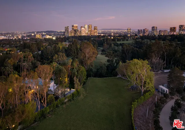 12th image of 150 S Carolwood Dr, Los Angeles, CA 90077 | MLS# 26662537