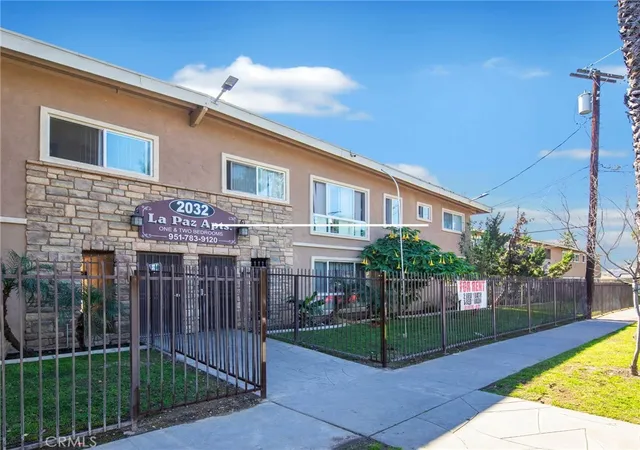 Photo 2 of Sale Pending at 2032 W Linden, Riverside, CA 92507 | MLS# CV26053930 | Listing updated on 2026-08-31