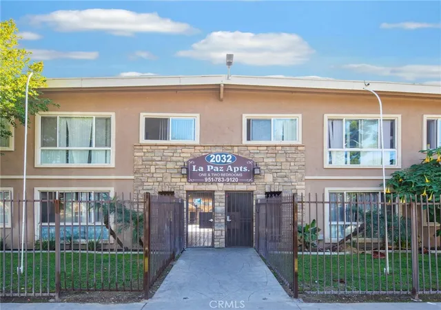 Photo 3 of Sale Pending at 2032 W Linden, Riverside, CA 92507 | MLS# CV26053930 | Listing updated on 2026-08-31