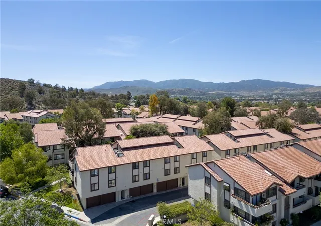 3rd image of 28031 Sarabande Ln #128, Canyon Country, CA 91387 | MLS# SR26054687