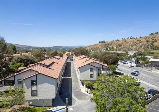 4th image of 28031 Sarabande Ln #128, Canyon Country, CA 91387 | MLS# SR26054687