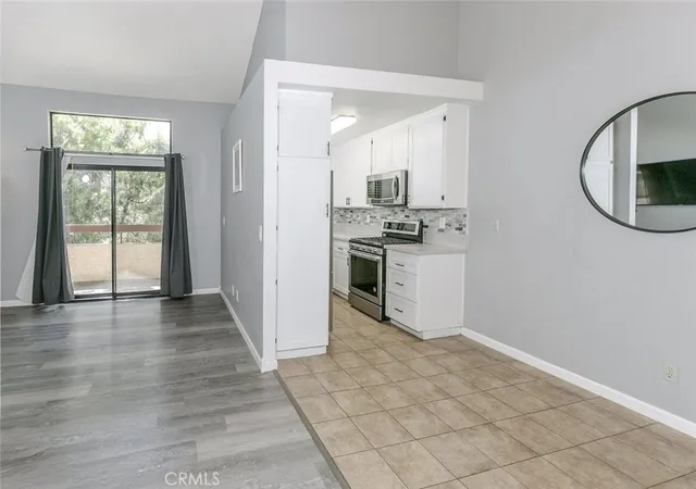 5th image of 28031 Sarabande Ln #128, Canyon Country, CA 91387 | MLS# SR26054687