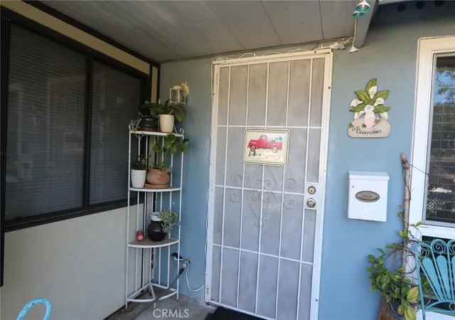 Homes for sale in Newhall, CA | 19208 Avenue Of The Oaks #J, Newhall, CA 91321 | MLS# SR26048340