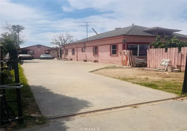 Homes for sale in Los Angeles, CA | 920 E 48th, Los Angeles, CA 90011 | MLS# DW26054950