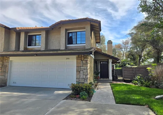 Townhouse for sale at 2016 Driftstone, Glendora, CA 91740 | MLS# TR26055258