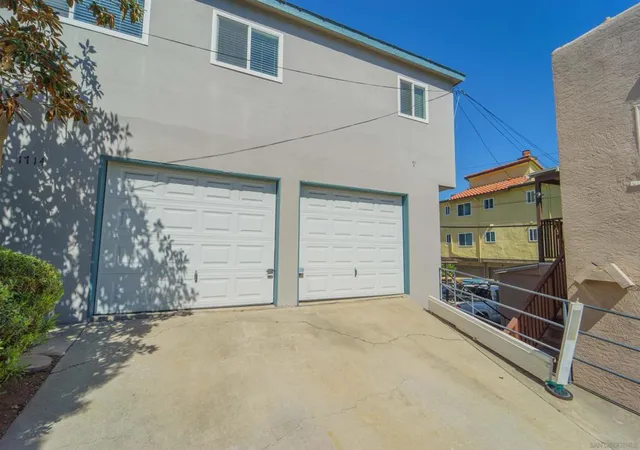 Listing Photo 2 - Condo for sale in building located at 1714 20 Robinson Ave, San Diego, CA 92103 - Unit #