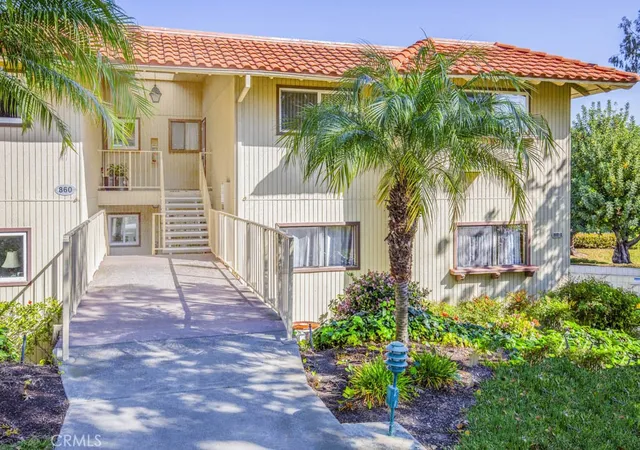 Photo 2 of Condo for sale at 860 Ronda Mendoza #D, Laguna Woods, CA 92637 | MLS# OC26017783 | Listing updated on 2026-10-04