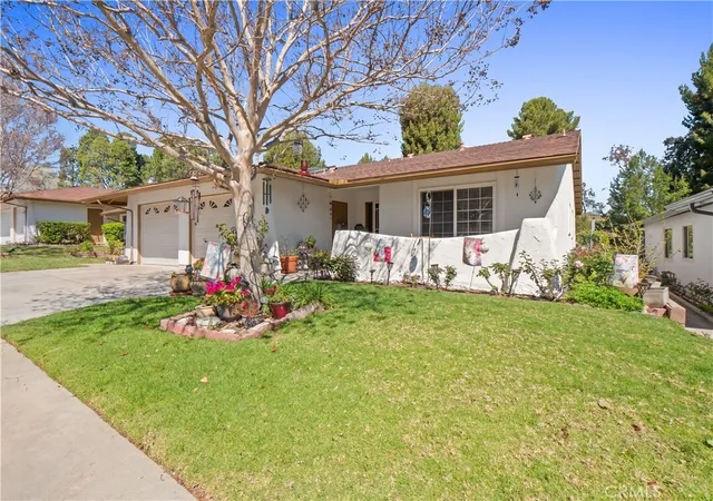 Homes for sale in Newhall, CA | 19401 Oak Crossing, Newhall, CA 91321 | MLS# SR26054342