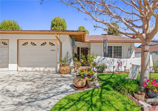 Homes for sale in Newhall, CA | 19401 Oak Crossing, Newhall, CA 91321 | MLS# SR26054342