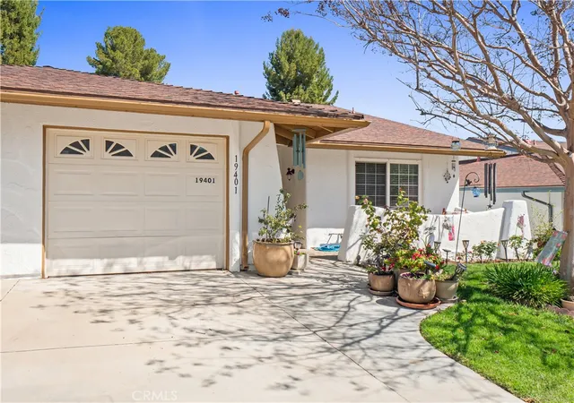 Homes for sale in Newhall, CA | 19401 Oak Crossing, Newhall, CA 91321 | MLS# SR26054342