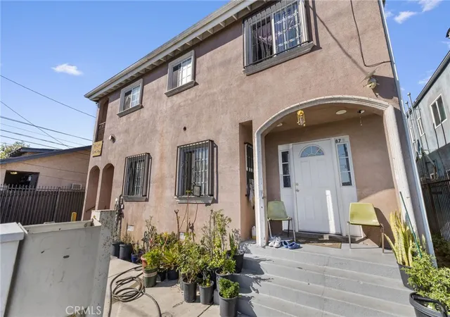 3rd image of 879 E 40Th Pl, Los Angeles, CA 90011 | MLS# OC26053122