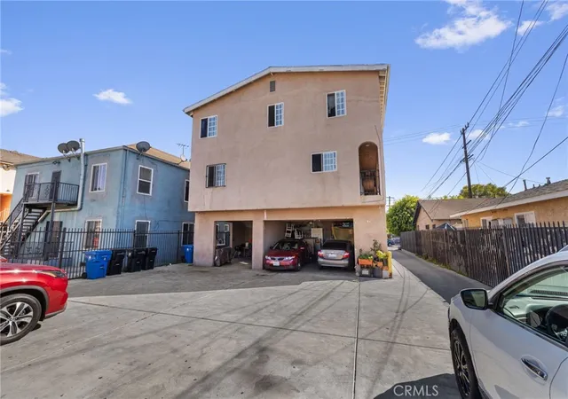 5th image of 879 E 40Th Pl, Los Angeles, CA 90011 | MLS# OC26053122