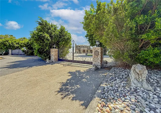 2nd image of 10200 Lilac, Chatsworth, CA 93063 | MLS# SR26055668