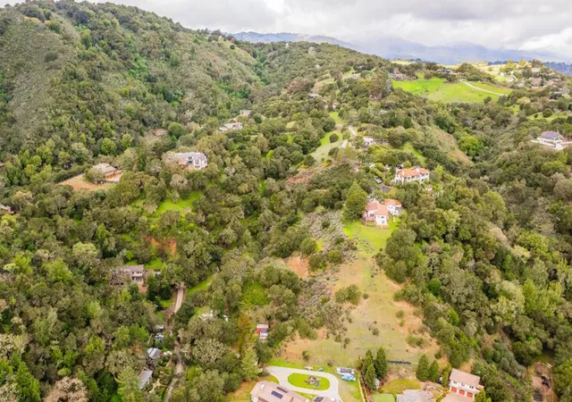 14th image of 27388 Sherlock Ct, Los Altos, CA 94022 | MLS# ML82038570