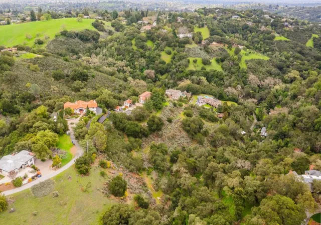 2nd image of 27388 Sherlock Ct, Los Altos, CA 94022 | MLS# ML82038570