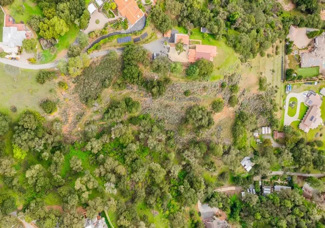 3rd image of 27388 Sherlock Ct, Los Altos, CA 94022 | MLS# ML82038570