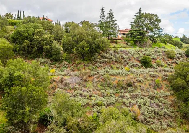 4th image of 27388 Sherlock Ct, Los Altos, CA 94022 | MLS# ML82038570