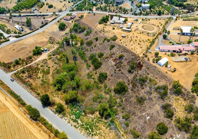 2nd image of 456 Grove View Rd, Oceanside, CA 92058 | MLS# PTP2601962