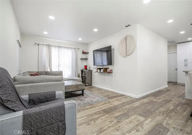 image of 343 Concord St, Glendale, CA 91203 | MLS# GD26055082