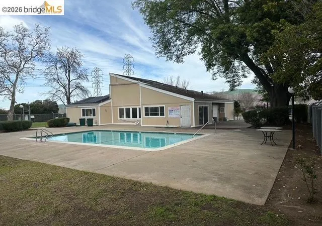 Homes for sale in Concord, CA | 1175 Kenwal Rd, Concord, CA 94521 | Houzeo