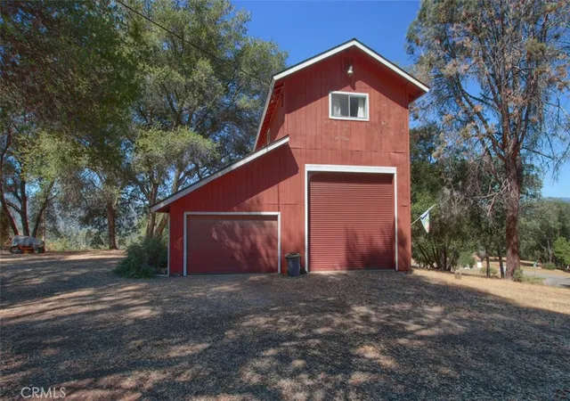 2nd image of 39406 John West Rd, Oakhurst, CA 93644 | MLS# FR26055834
