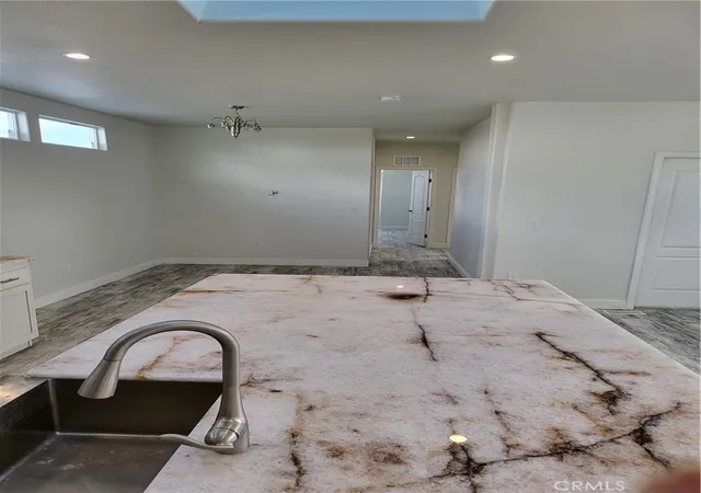 4th image of 21500 Lassen #122, Chatsworth, CA 91311 | MLS# SR26055902