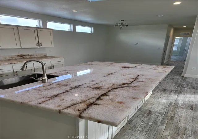 5th image of 21500 Lassen #122, Chatsworth, CA 91311 | MLS# SR26055902