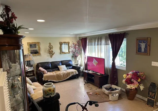 Homes for sale in Imperial Beach, CA | 1380 Fern Ave, Imperial Beach, CA 91932 | MLS# PTP2601966