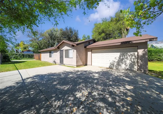 Photo 3 of Sale Pending at 1911 N Summit, Pasadena, CA 91103 | MLS# IV26055431 | Listing updated on 2026-09-30