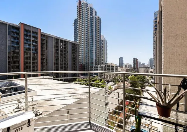 2nd image of 801 Ash St, San Diego, CA 92101