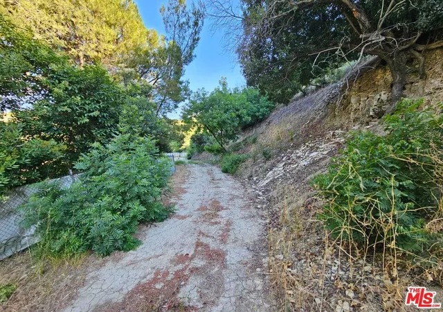 4th image of 13388 Newcomb Dr, Sherman Oaks, CA 91423 | MLS# 26664573