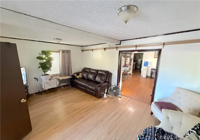 3rd image of 220 E Avenue 38, Los Angeles, CA 90031 | MLS# RS26056225