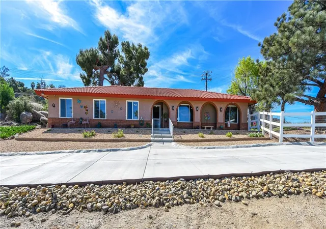 Photo 3 of Sale Pending at 28300 Rawlings, Hemet, CA 92544 | MLS# SW26056355 | Listing updated on 2026-06-17
