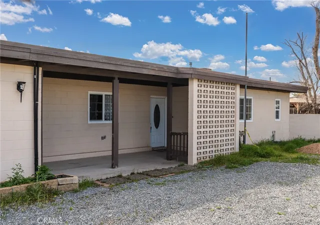 Photo 2 of Sale Pending at 13755 Lakota, Apple Valley, CA 92307 | MLS# DW26052707 | Listing updated on 2026-10-02
