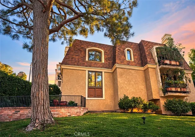 Photo 1 of Condo for sale at 4370 West 8th, Los Angeles, CA 90005 | MLS# BB26056418 | Listing updated on 2026-09-30