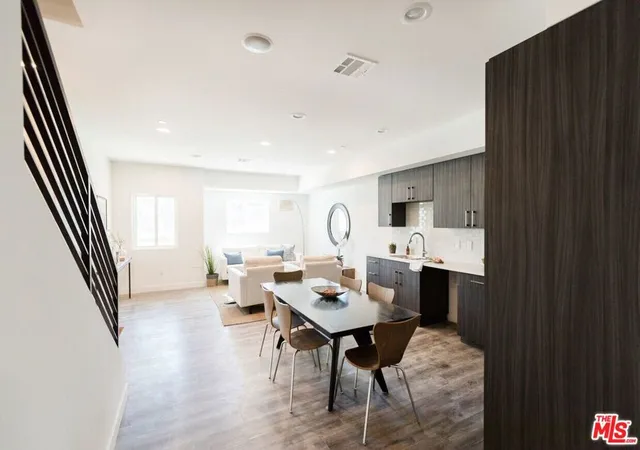 4th image of 14827 Victory Blvd, Van Nuys, CA 91411 | MLS# 26664759